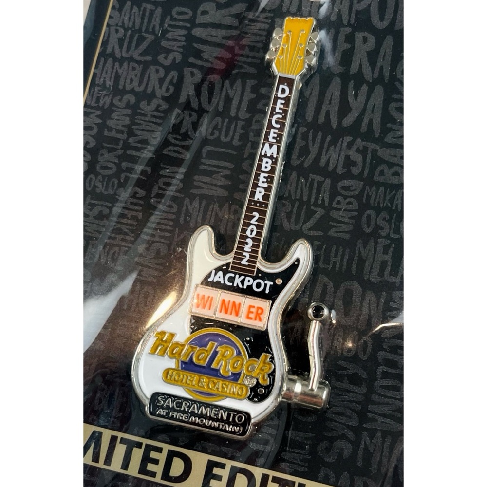 (NWT) HARD ROCK CAFE • Limited Edition 2022 Guitar Pin - Picture 4 of 5